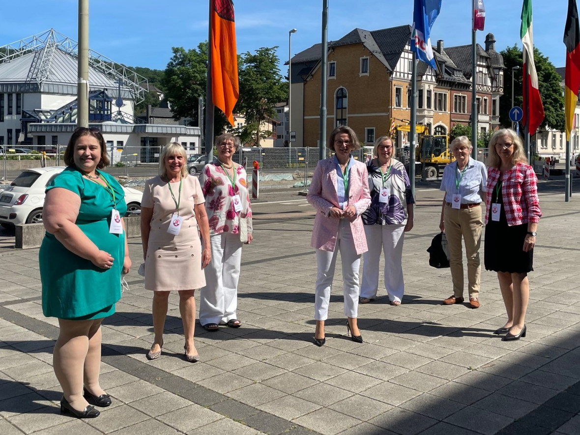 (von links nach rechts: Kreisvorsitzende Ann-Sophie Pachal, Elke Duhme, Gertrud Schulze Westerath, Ministerin Ina Scharrenbach, Monika Berheide, Annette Stork und Iris Binder